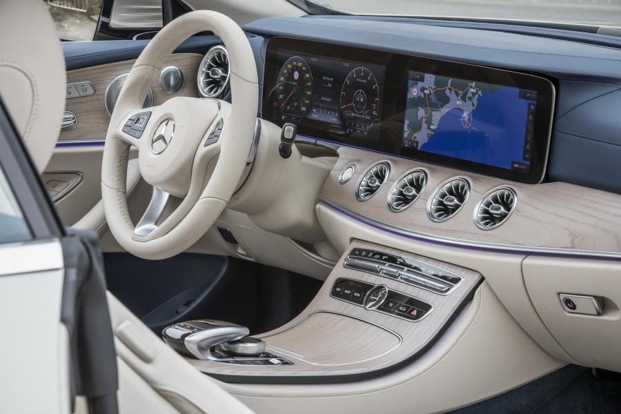 Интерьер Mercedes-Benz E300 AMG Line Coupe 2017 года  (WW) (фото 9 из 20)